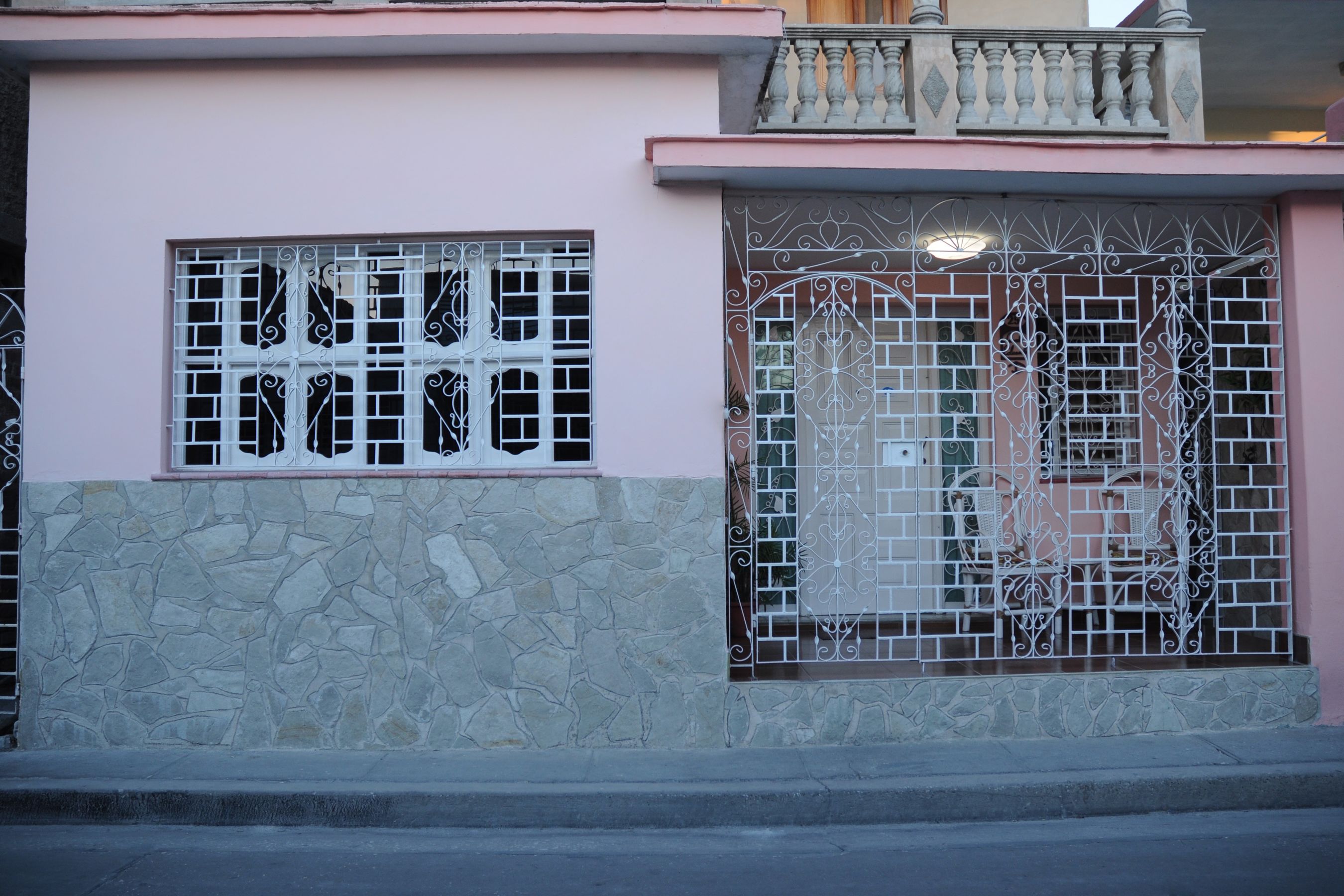 Casa Lourdes y Eduardo Holguín 0